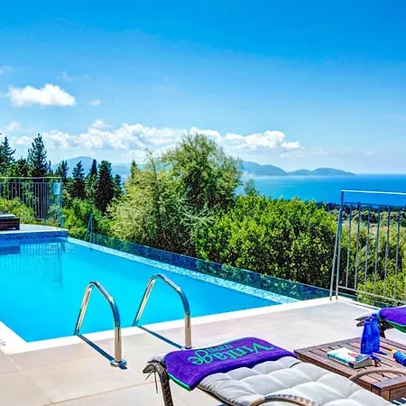 Sleeps 4 Pool Air Con Wifi Willa *