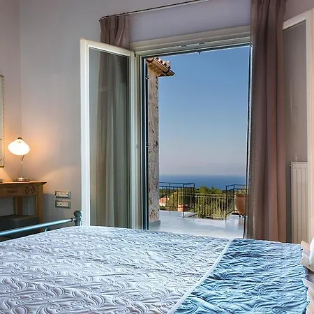 Sleeps 4 Pool Air Con Wifi Willa