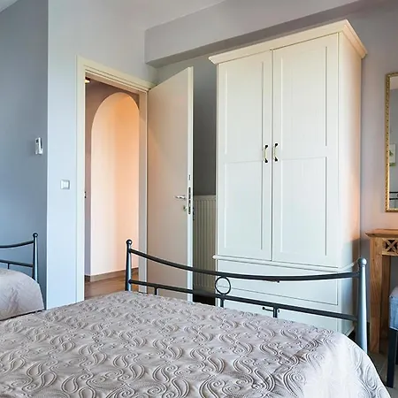 Sleeps 4 Pool Air Con Wifi