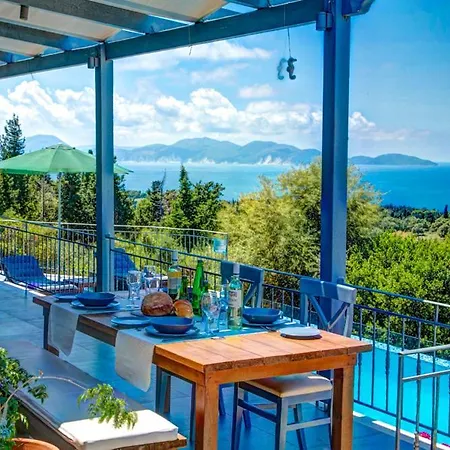 Sleeps 4 Pool Air Con Wifi Willa