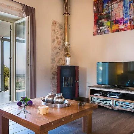 Sleeps 4 Pool Air Con Wifi